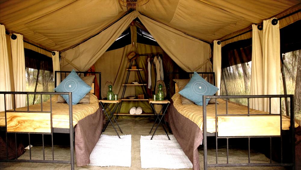  Are there mobile tented camps in Tanzania safari parks?